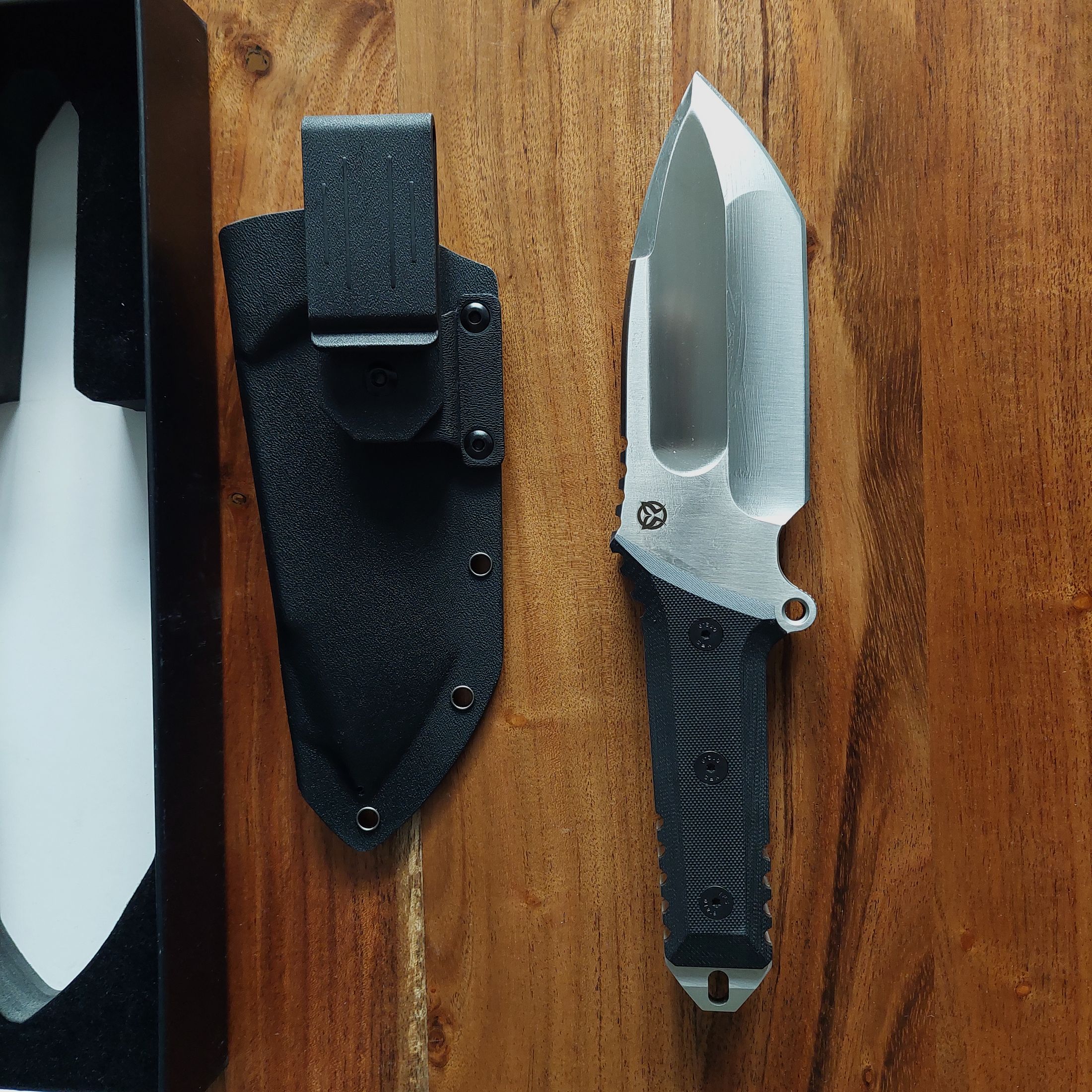 Midgards-Messer Sammlung Neu und unbenutzt. Bitte Beschreibung Lesen!!!!! Insgesamt 2 Schwerter und 9 Messer. Bilder von Allen Messer können zugesendet werden. Viele limitiert und nicht mehr erhältlich. Der Preis ist VB. Alle Messer sowie Schwerter dürfen LEGAL besessen werden.