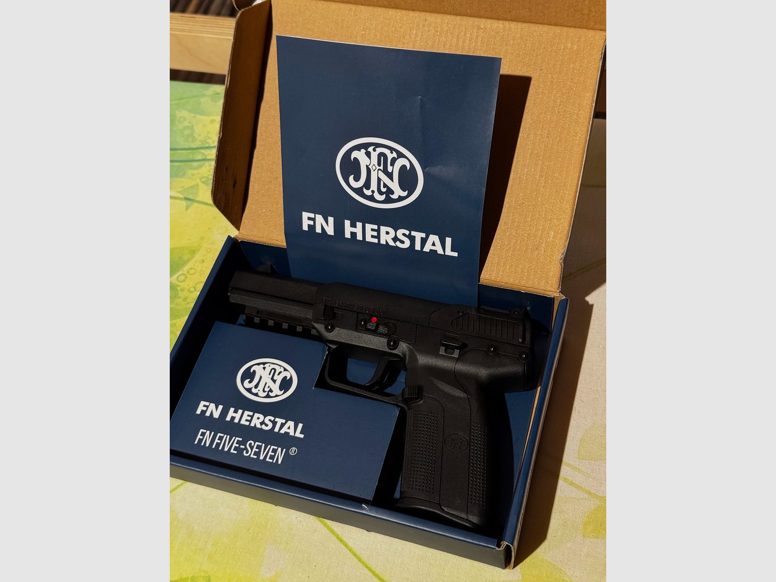 FN Herstal Five Seven GBB 57 6mm Airsoft ungeschossen