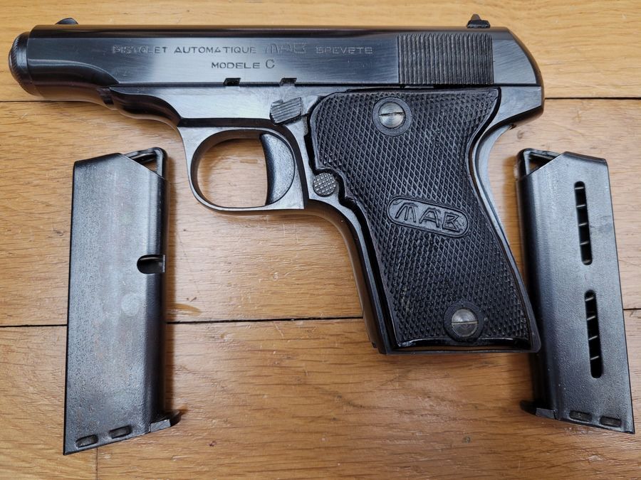 Très beau Pistolet « MAB C » – Calibre 7,65 Mm Browning – Manufacture d&rsquo;Armes de Bayonne – Deux chargeurs – État neuf!, image 1 sur 8