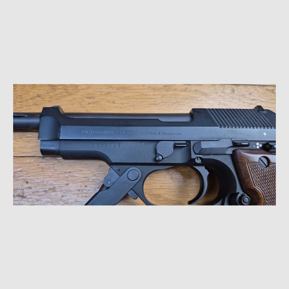 Prachtig Automatisch Pistool Beretta 93R – Minder dan 2.000 exemplaren! – Pony Hoes voor Fauré Le Page – Perfecte aanpassing aan het wapen – Zeer zeldzame originele opvouwbare kolf – 1 magazijn 15 schoten en 2 magazijnen 20 schoten – Uitstekende staat bijna nieuw – TBE ++ – Categorie A2 – Export EXCLUSIEF, afbeelding 11 van 29