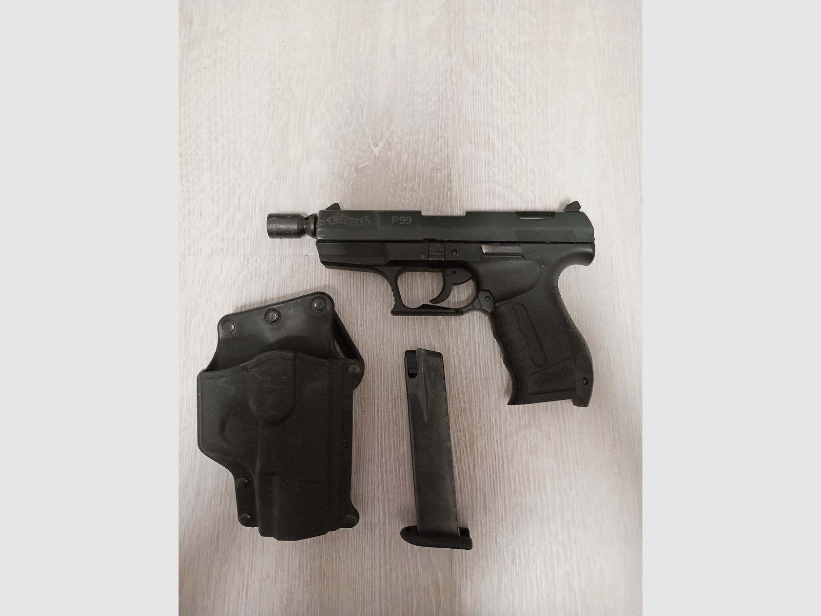 Walther P99 Schreckschusspistole inklusive Holster 