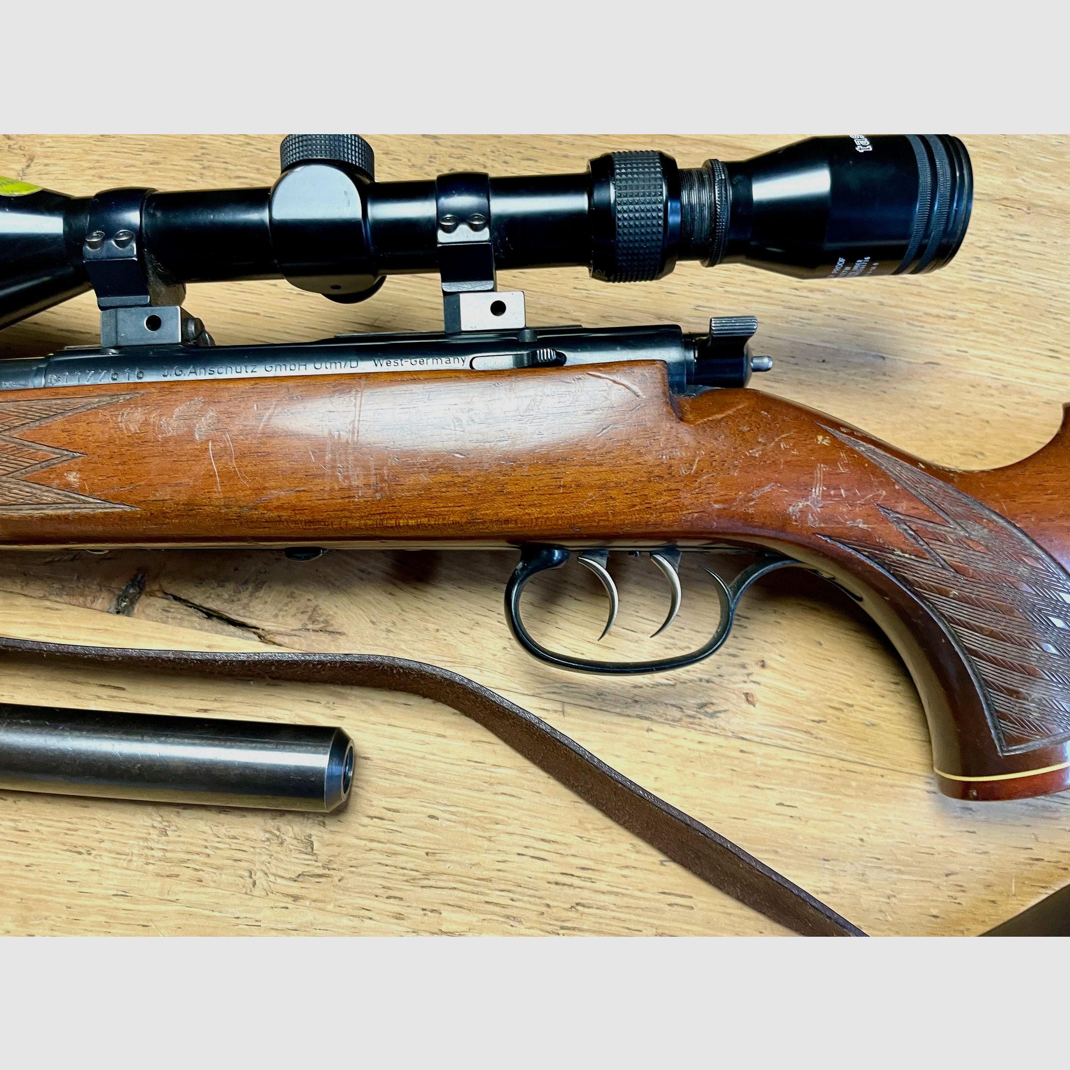 Repetierbüchse Anschütz Mod. 1422 mit Dt. Stecher inkl. ZF Tasco 4-12x56 und Schalldämpfer