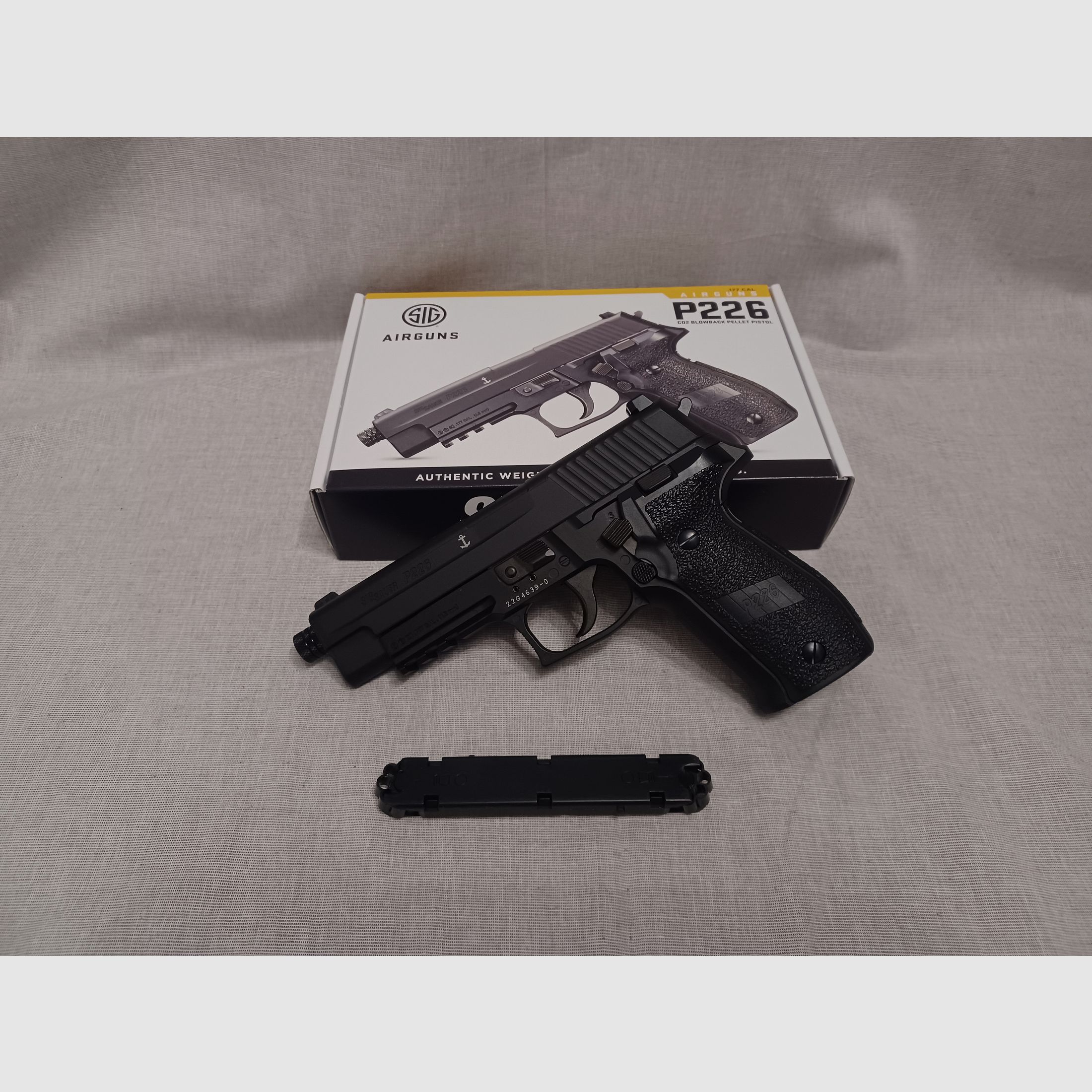 SIG SAUER P226 / 4,5 mm Diabolo / BlowBack / CO2 / Pistole / OVP (42)