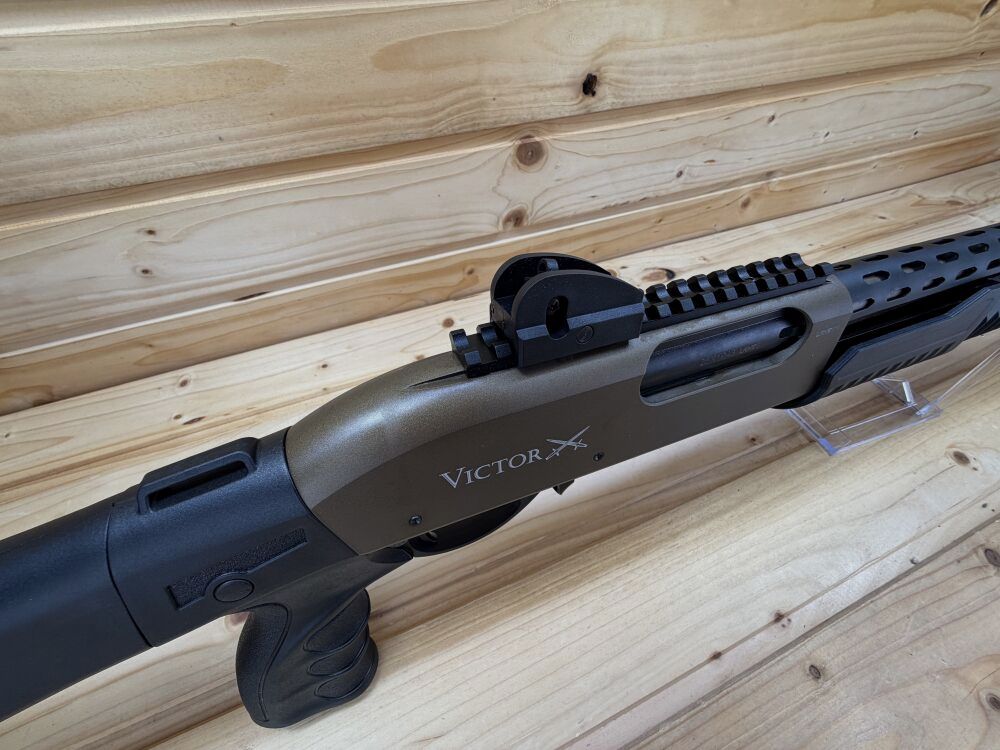 Huglu Victor P-Tac Tactical, Cal. 12/76, 61cm/24" Escopeta de repetición 12/76