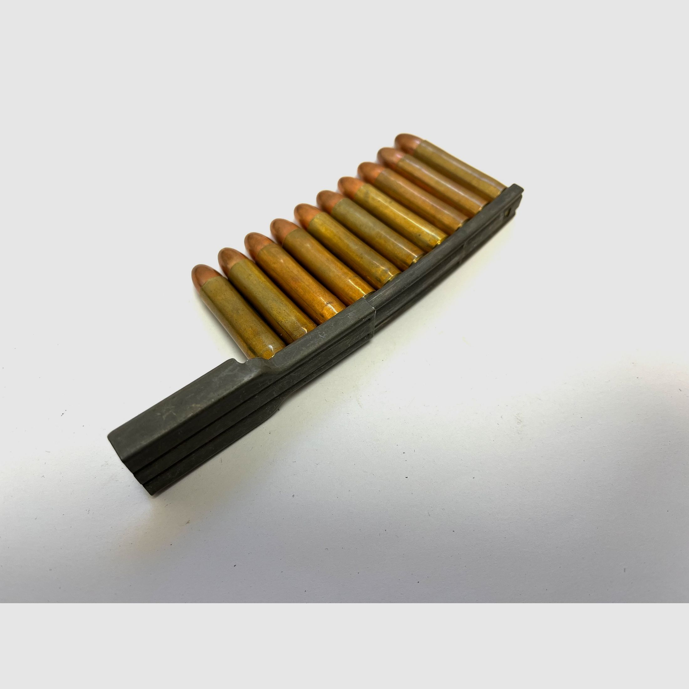 ••• US M1 .30 Carbine loading strip with loading aid + 10 pcs. .30 Carbine dummy cartridges •••