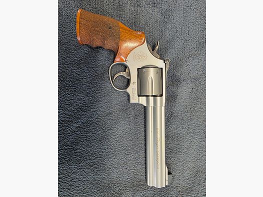 Revolver Smith & Wessen  .357 , 686 Target Champion 