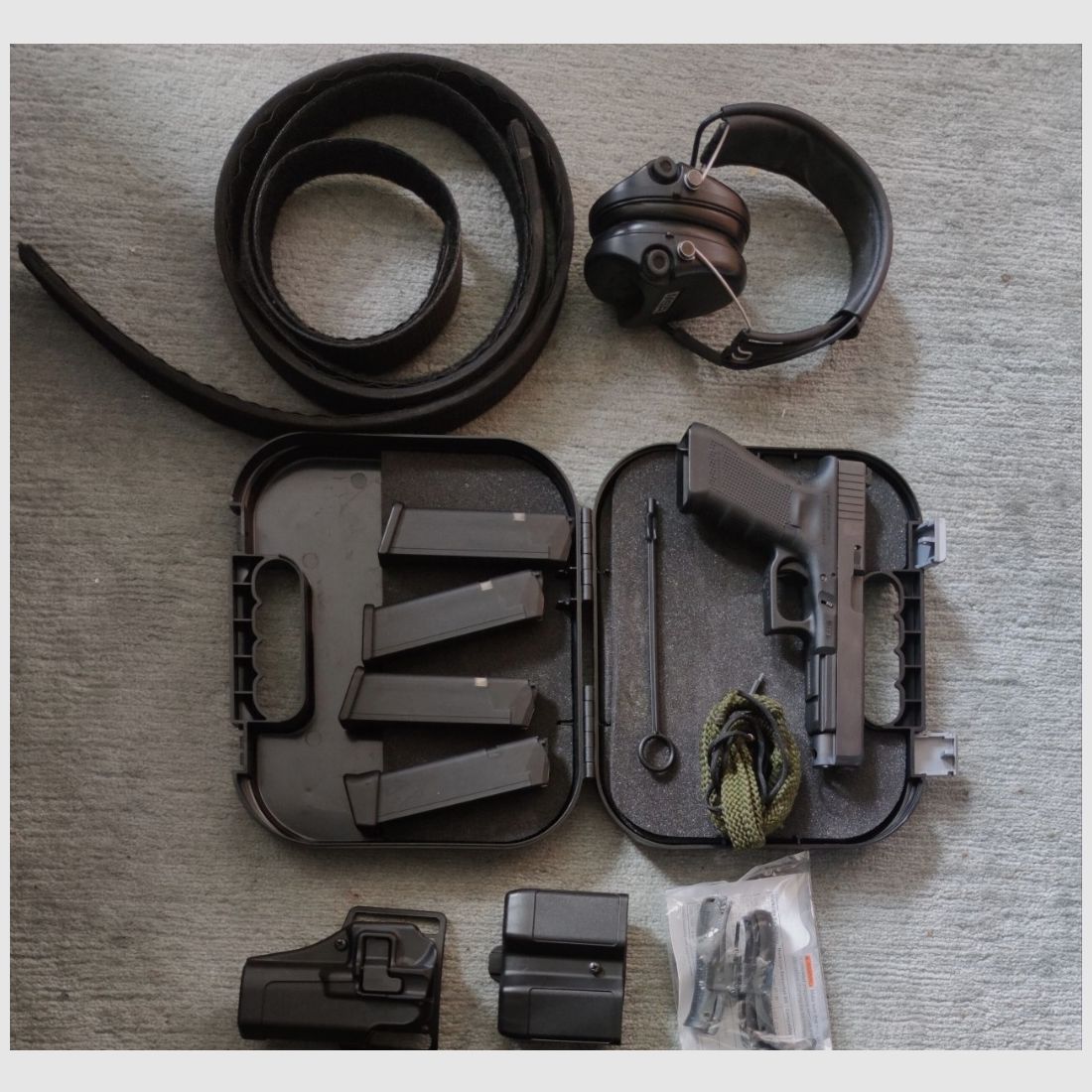 GLOCK34 Gen4 mit 4 Magazinen, Gehörschutz MSA, Holster, Magazinträger. 