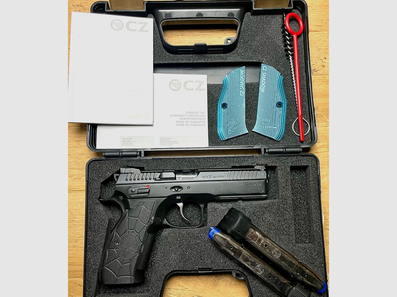 CZ Shadow 2 w 9 mm Luger z okładkami rękojeści „Punisher”