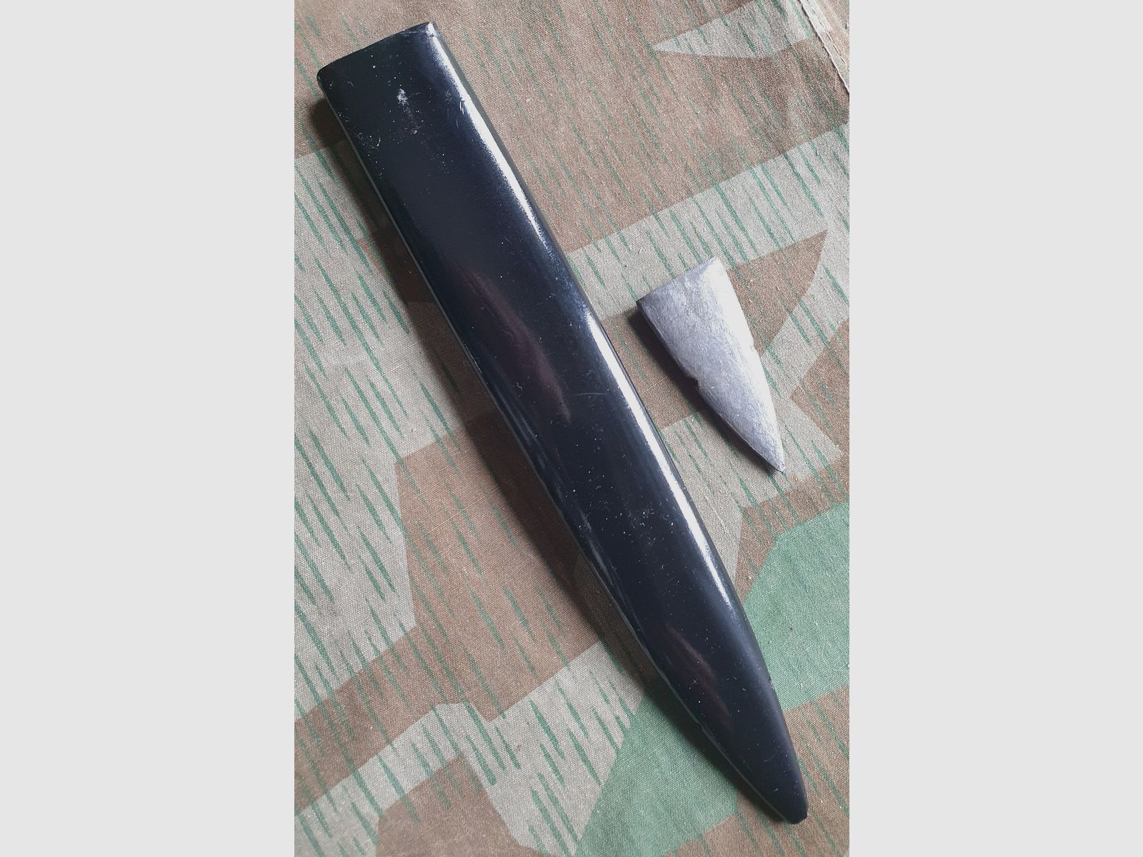 Zwarte schede voor een dienstdolk