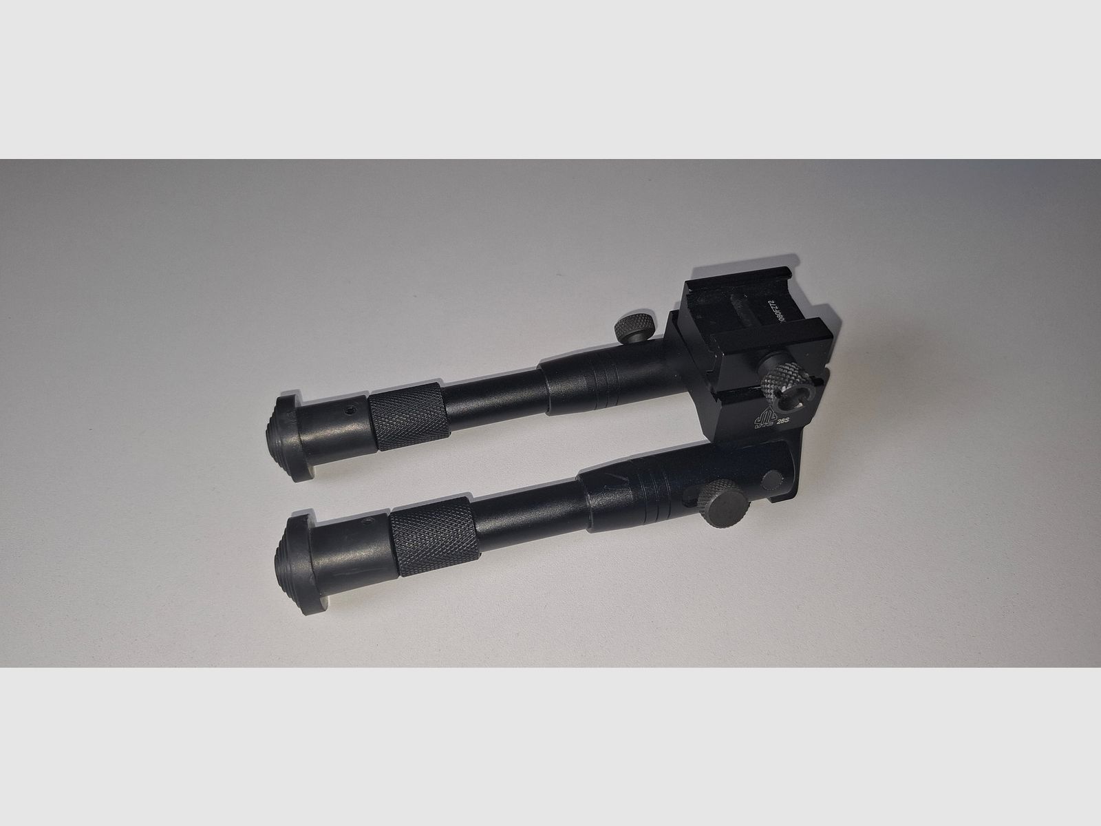 UTG Universal Shooter's Bipod / tweepoot 15,7-17 cm, afbeelding 3 van 3