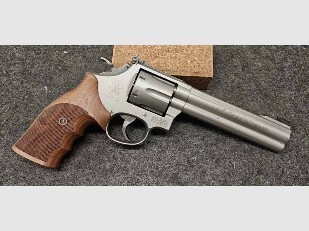 Smith & Wesson 686-4 Target Champion