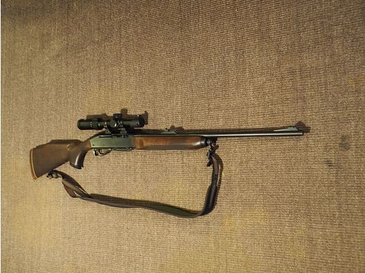 Remington modello 7400, semiautomatico in calibro 30.06 con telescopio Akah 1-6x24, arma in buone condizioni, poco utilizzata!