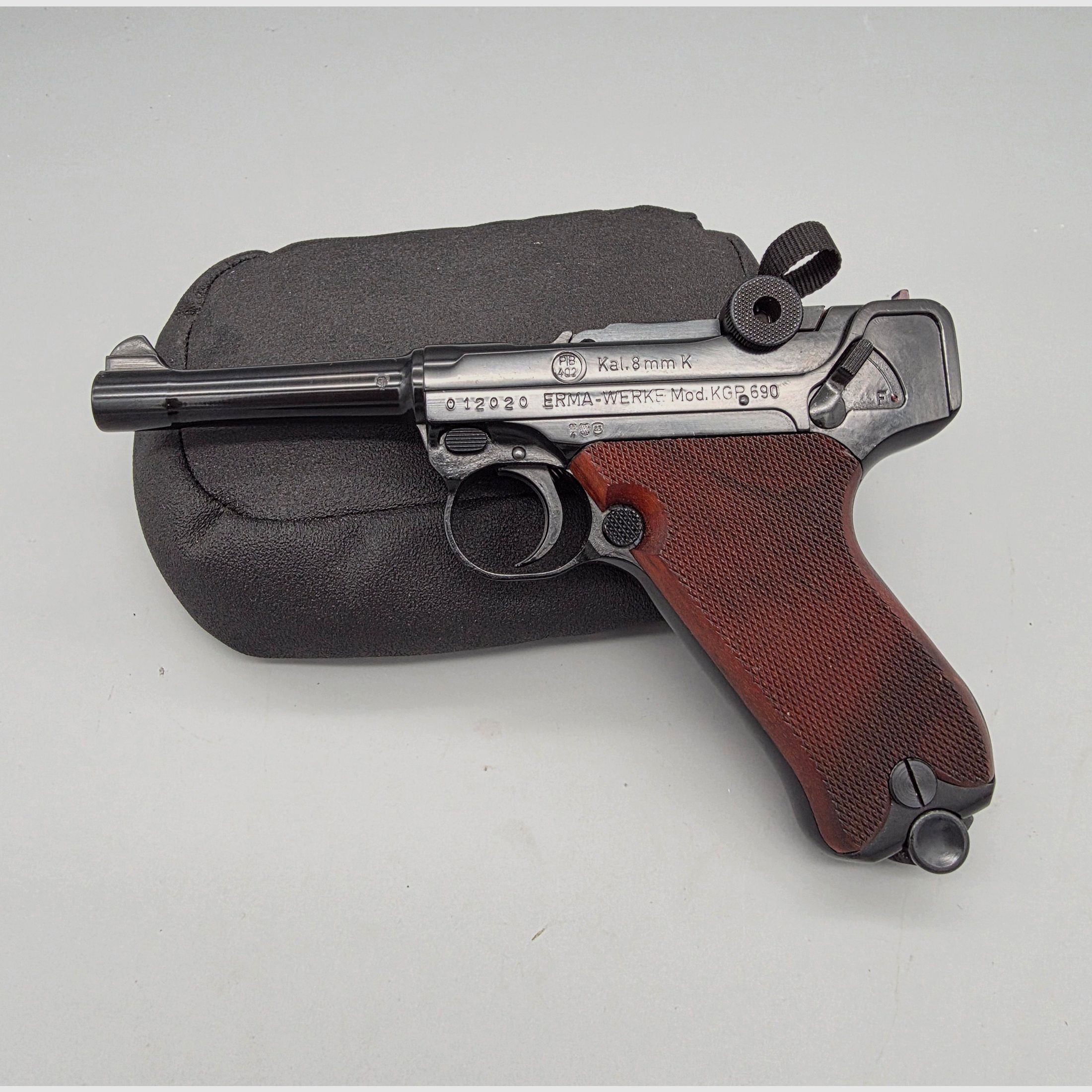 Erma Mod. KGP 690 Estado de colección 8mmK P08 pistola de fogueo PTB 402 SRS rara KGP690