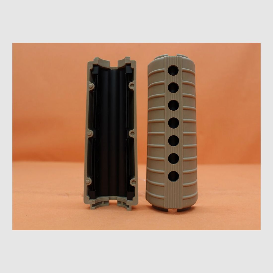 UTG - Leapers AR-15: Handguard M4/ Carbine-Length UTG with Heat Shield Polymer TAN (RB-TM4HGT) Handguard FDE/ DEB