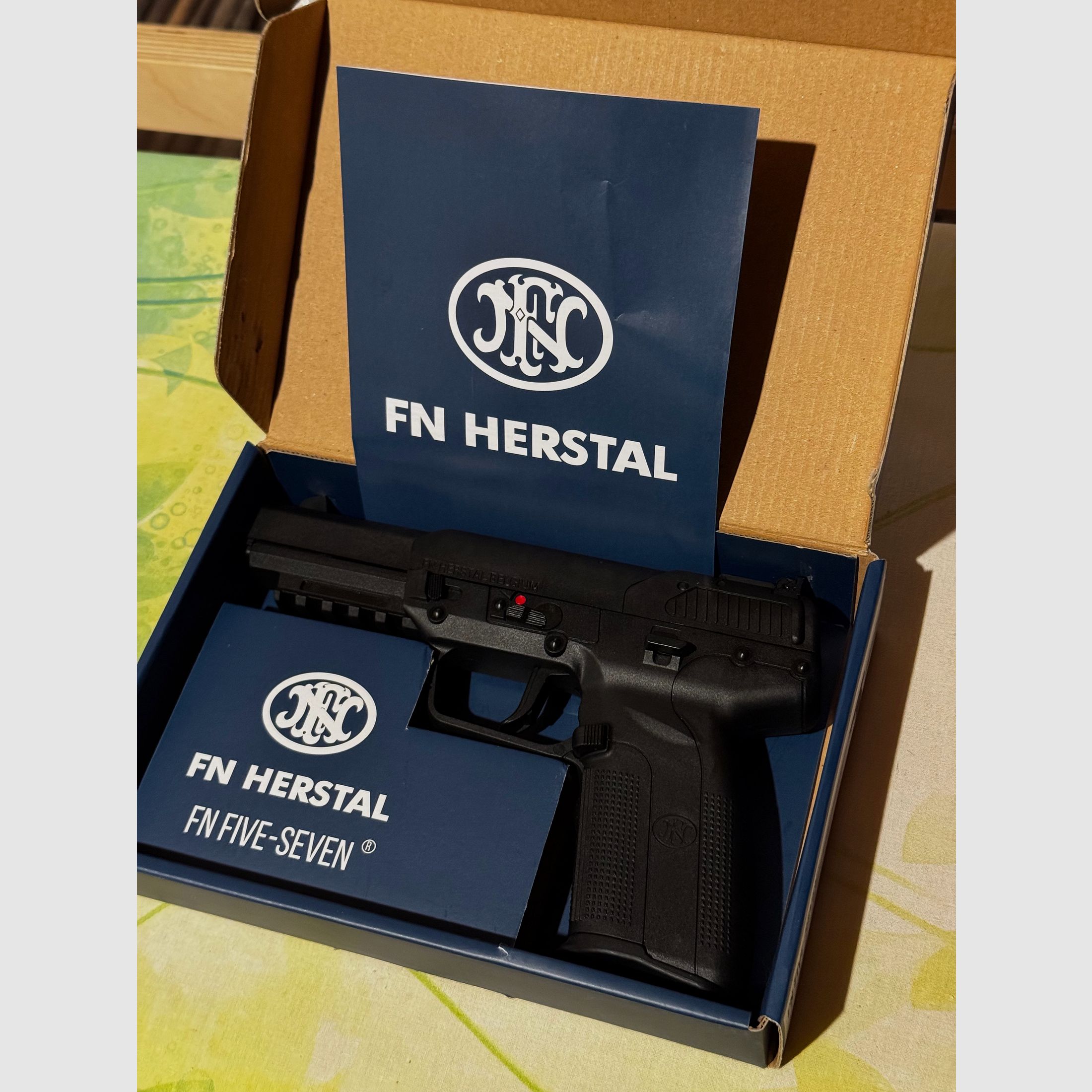 FN Herstal Five Seven GBB 57 6mm Airsoft ungeschossen