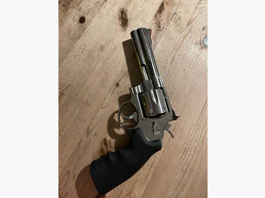 Smith & Wesson 629 Classic 5