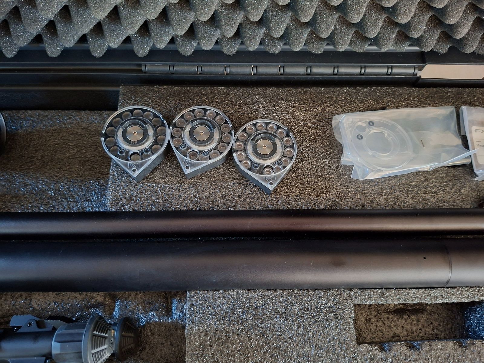FX Dreamline Tactical with folding stock - Cal. 7.62 mm and lots of accessories.