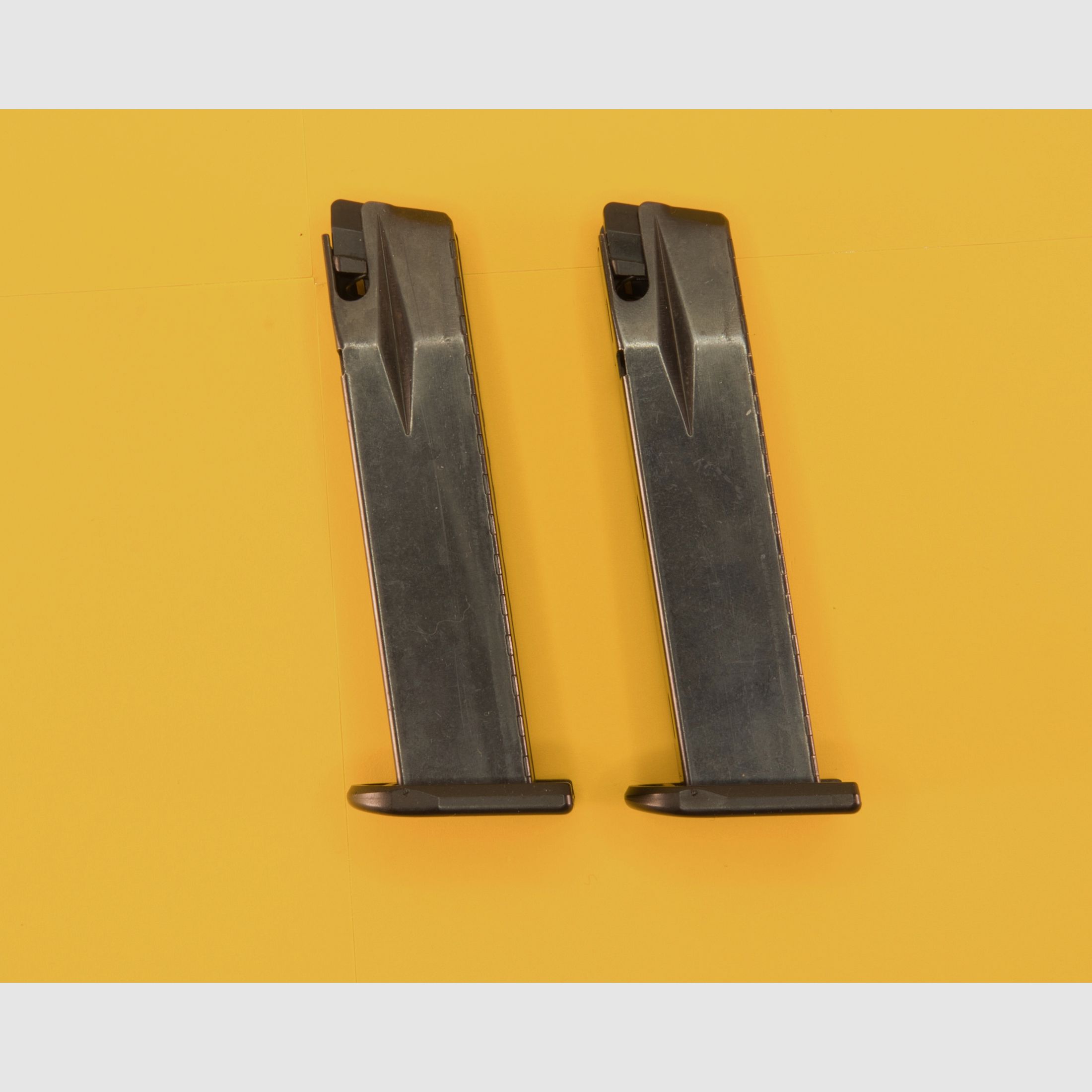 Biete hier zwei Magazine für die Walther P 99 / P99 Schreckschusswaffe an