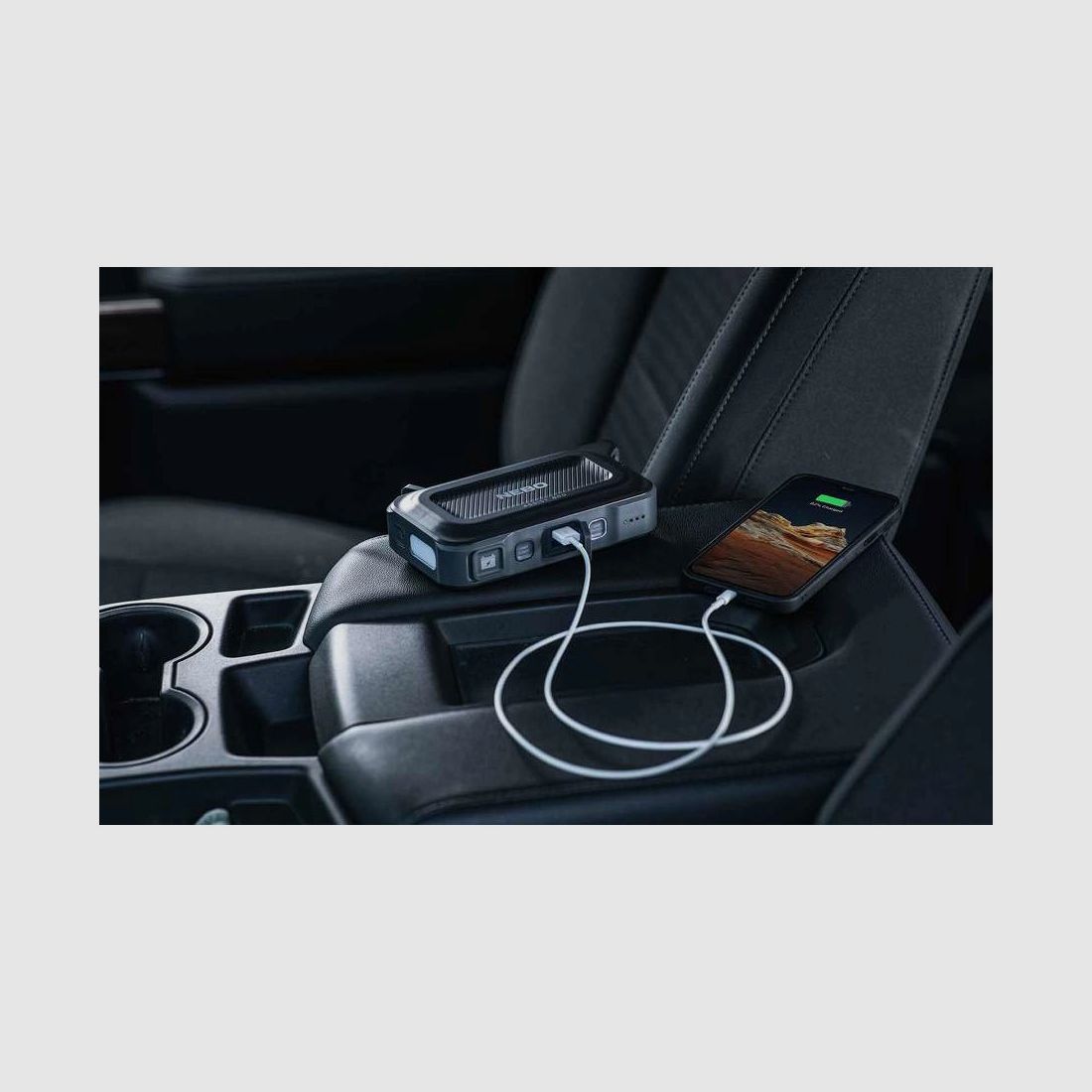 NEBO Assist 800 Tragbarer 3-in-1-Starthilfegerät - Starthilfe, Powerbank & Notbeleuchtung, Bild 8 von 8