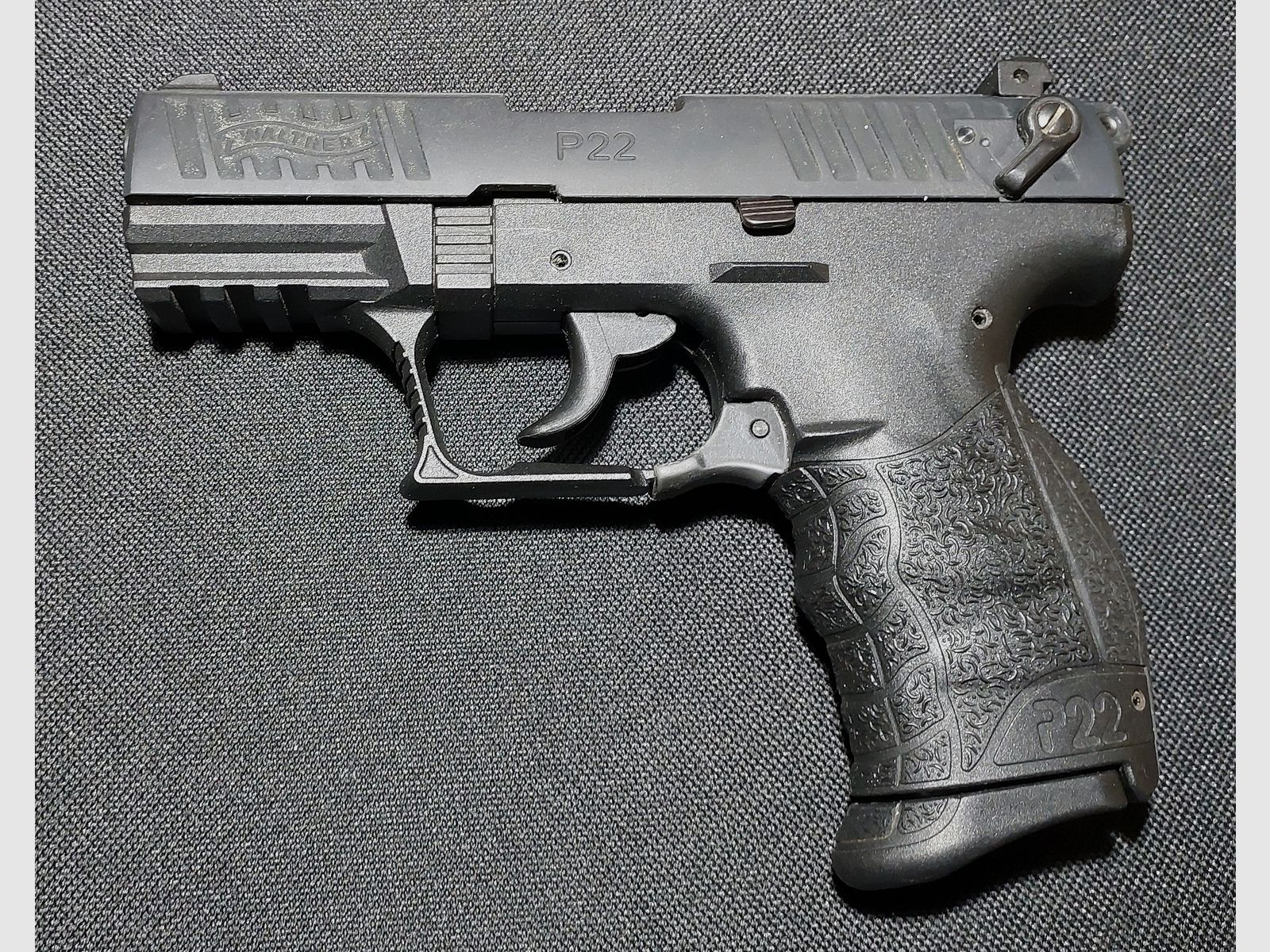 Walther P22Q Schreckschuss Pistole 9mm P.A.K. schwarz mit 2 Magazinen