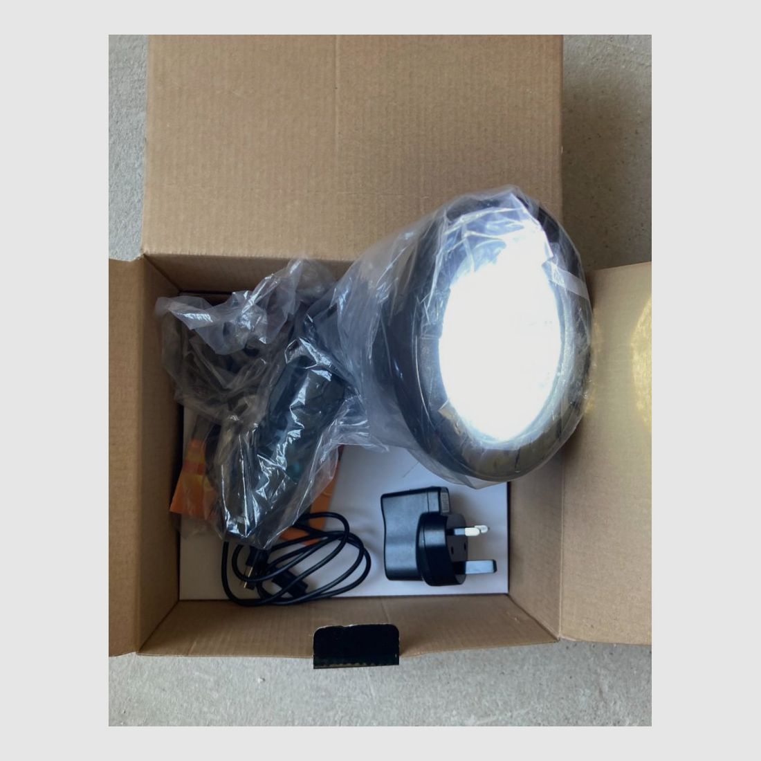 Kabelloser LED-Projektor 300m - Doppel-Farbe Weiß/Rot 500 Lumen, Bild 2 von 3