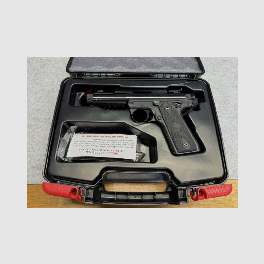 RUGER MKIV 22/45 Tactical im Kaliber .22lr in schwarz mit Gewinde