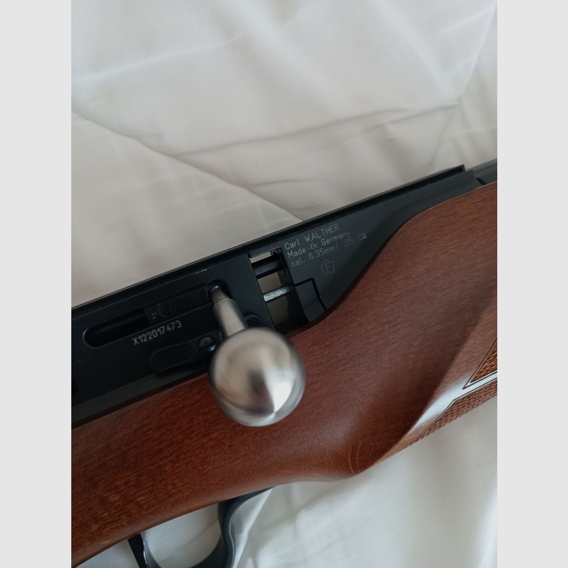 Absolutes Unikat: Walther Dominator Holzschaft 6,35mm (.25) – Kaum geschossen (ca. 150 Schuss)! + Alu-gefräste Laufbrille, 3x Custom Quickfill-Kartuschen & 4 Magazine