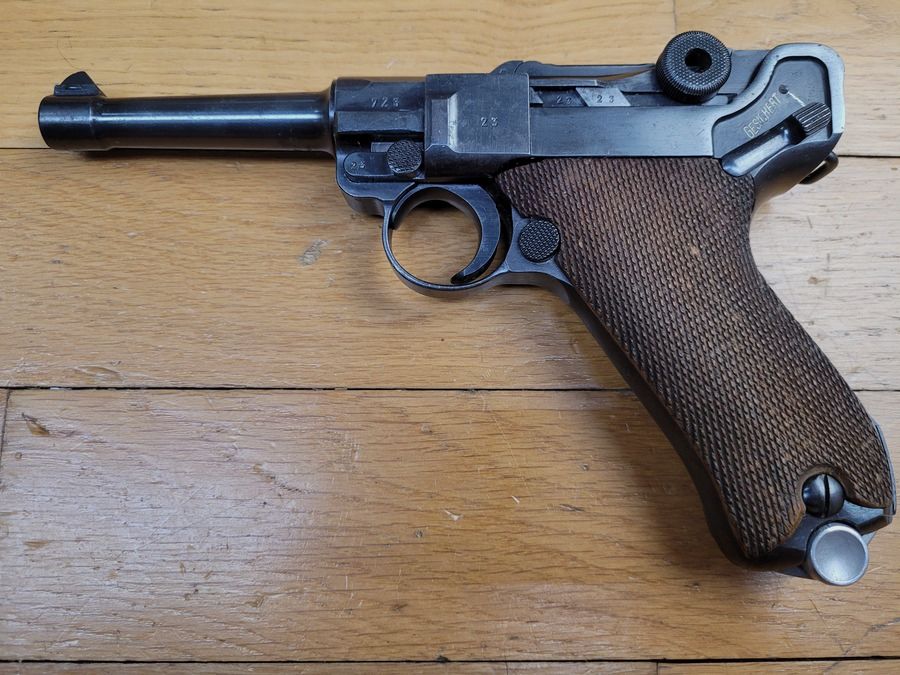 Außergewöhnliche Luger P08 Kriegsmarine Pistole – Weniger als 3900 Exemplare – Mauser S/42 Fertigung von 1938 – Kriegsmarine Holster und Originalschlüssel – Sehr seltenes Set in perfektem Zustand!, Bild 2 von 42
