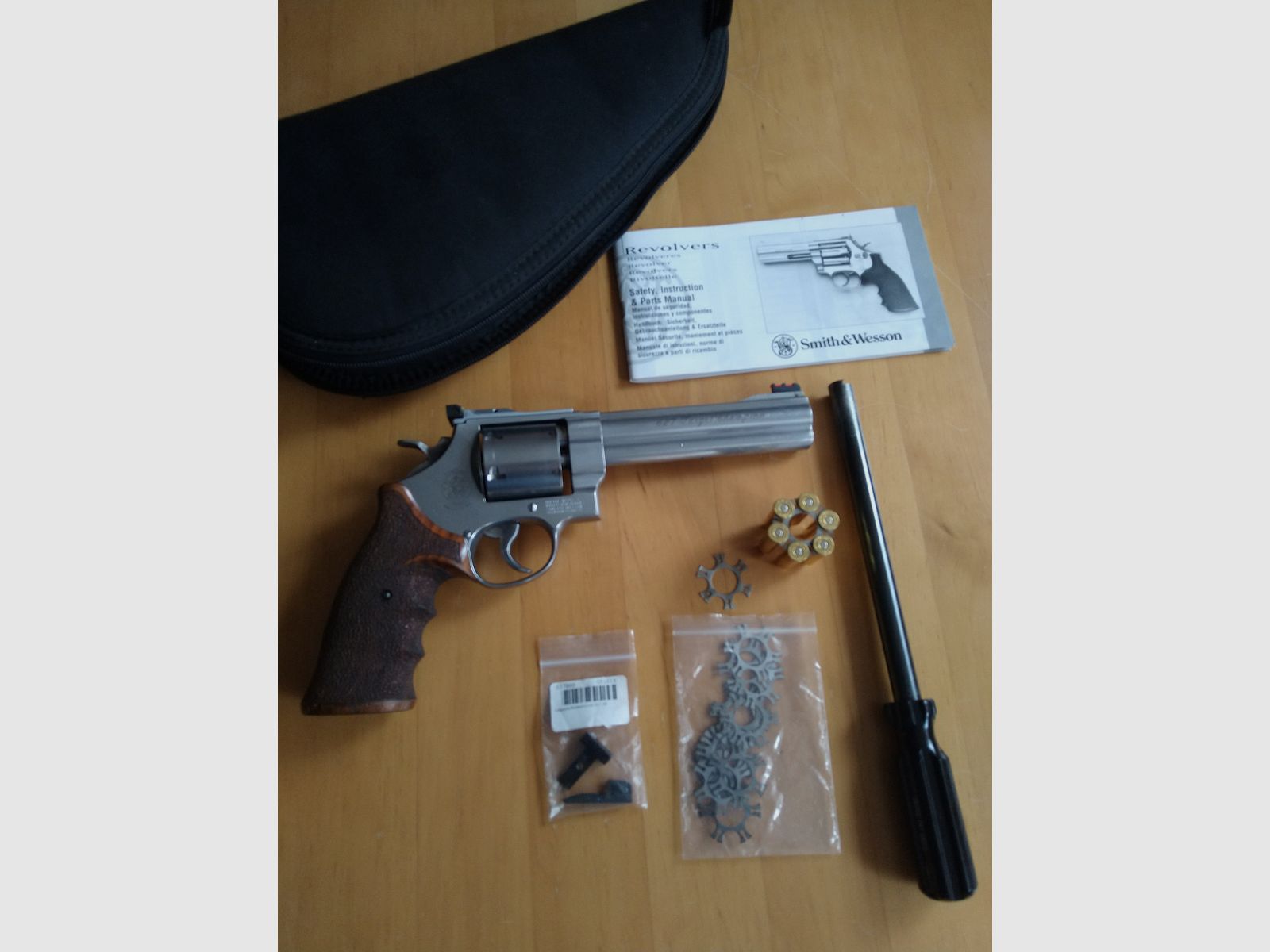 Sport revolver S&W 627 caliber: .357 Mag./.38 Special