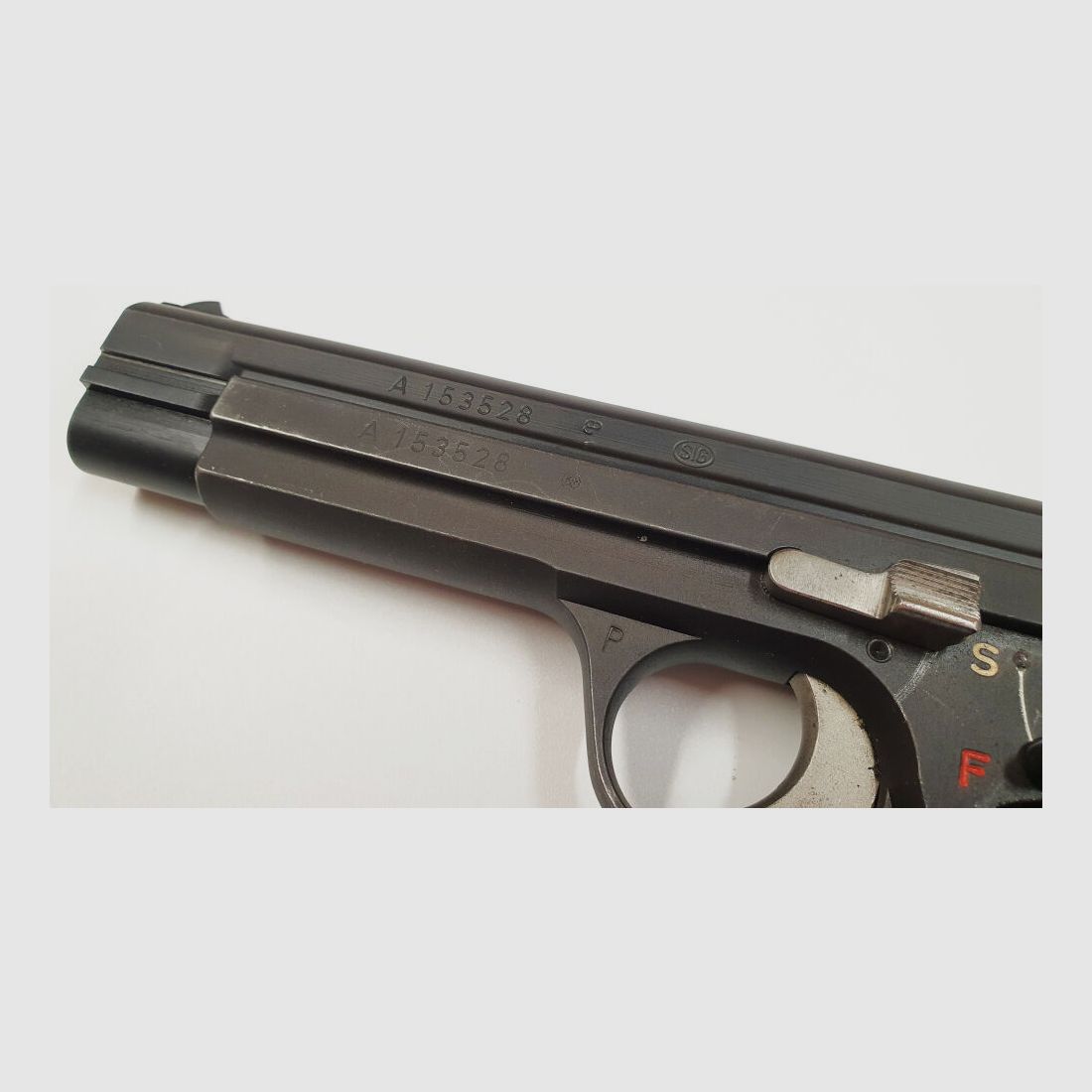 SIG Pistool SIG P210-2 in kaliber 9mm Luger (9x19) inclusief holster en reservemagazijn, GEMAAKT IN ZWITSERLAND