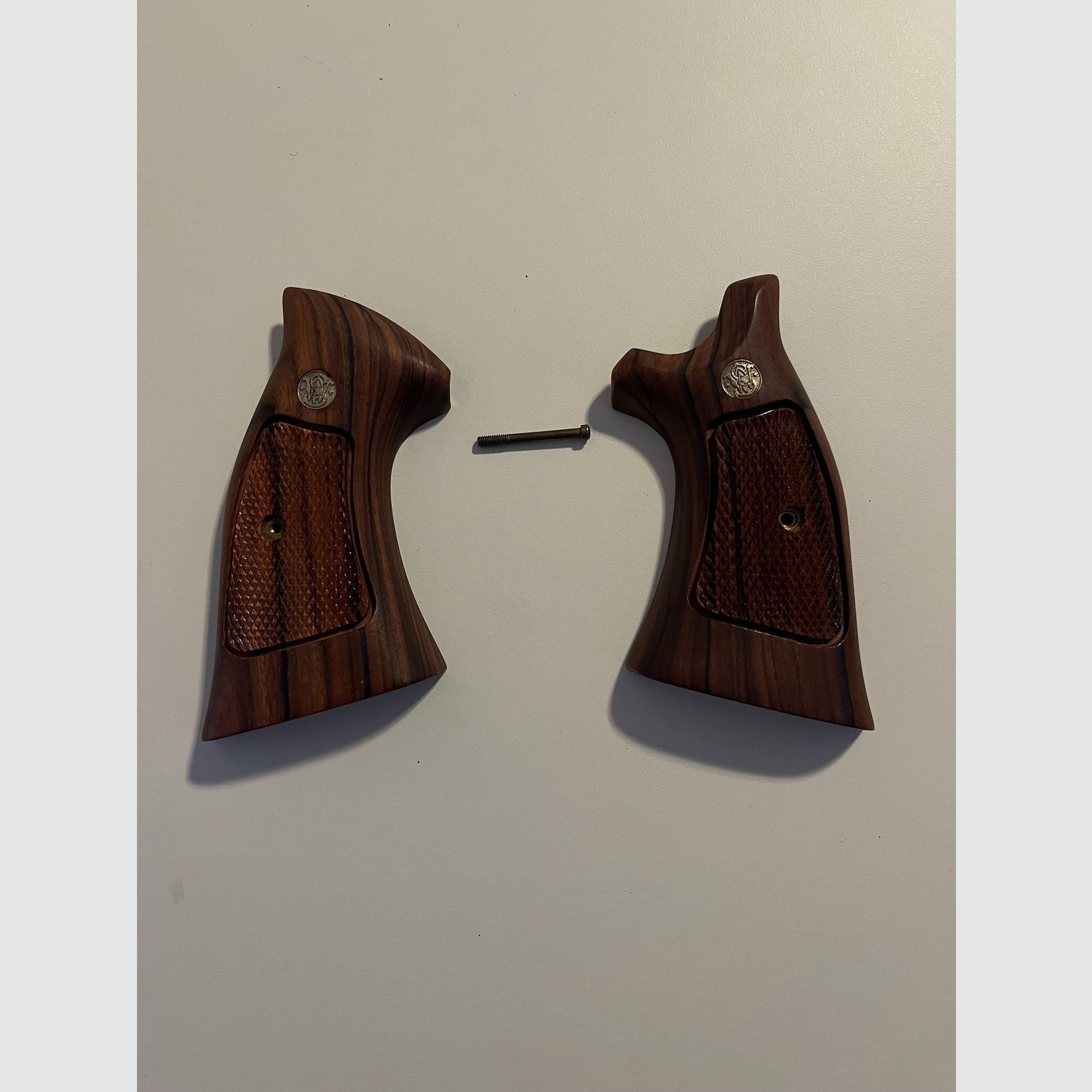 Originale Smith & Wesson Holzgriffschalen für 586/686 K/L Rahmen Square Butt