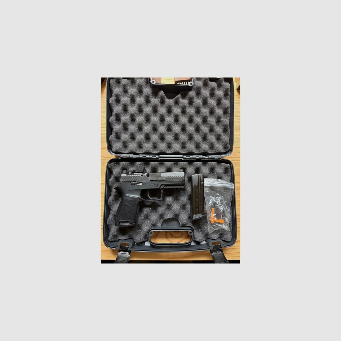 SIG Sauer P320, 3.9IN, Nitron, BLK mit Rotpunkt-Visierung