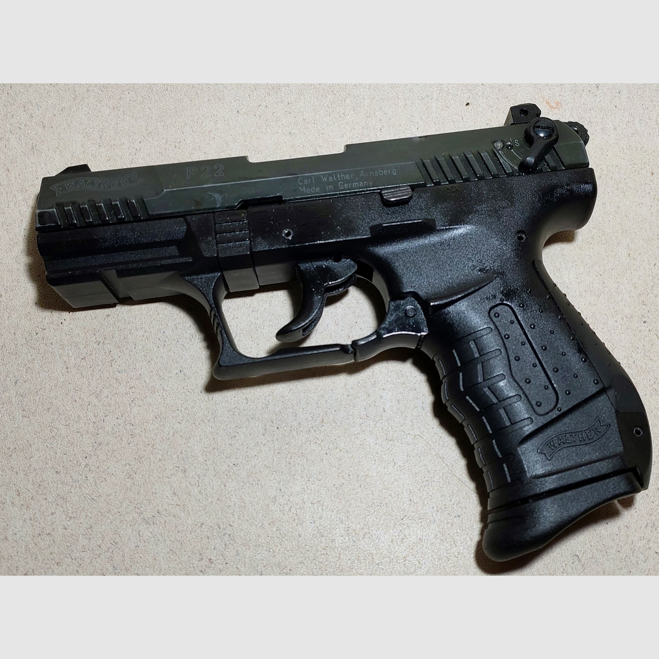 Walther P22 Schreckschuss Pistole 9mm P.A.K. schwarz mit Lederholster