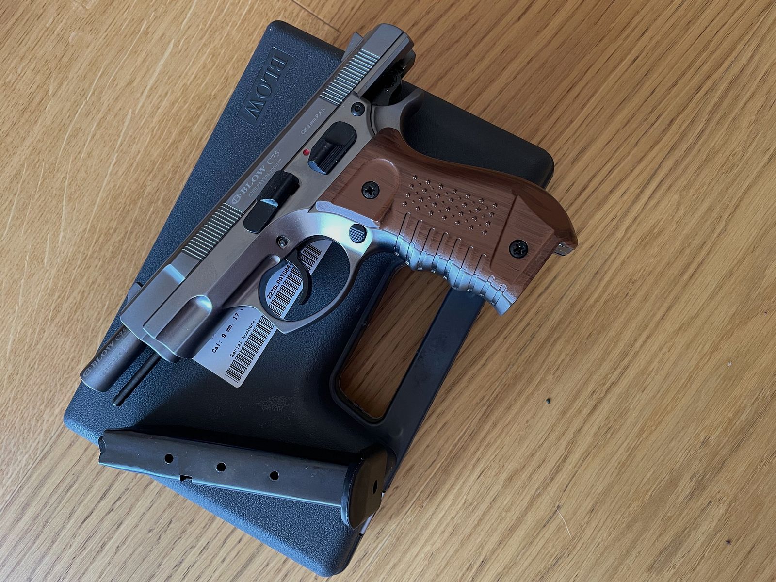 BLOW C75 Fume Wooden 9mm P.A.K. Schreckschusspistole CZ75 Nachbau