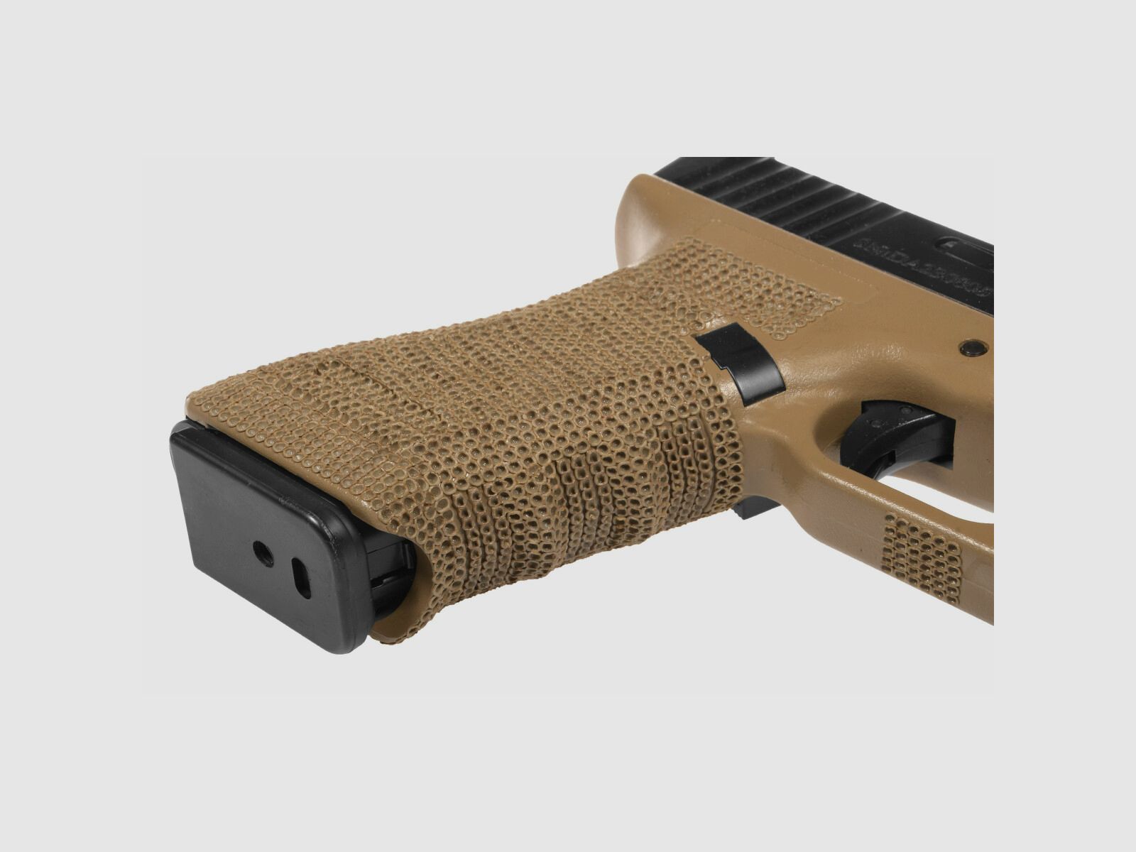 P04 GBB Airsoft Pistole in Tan | Delta Armory