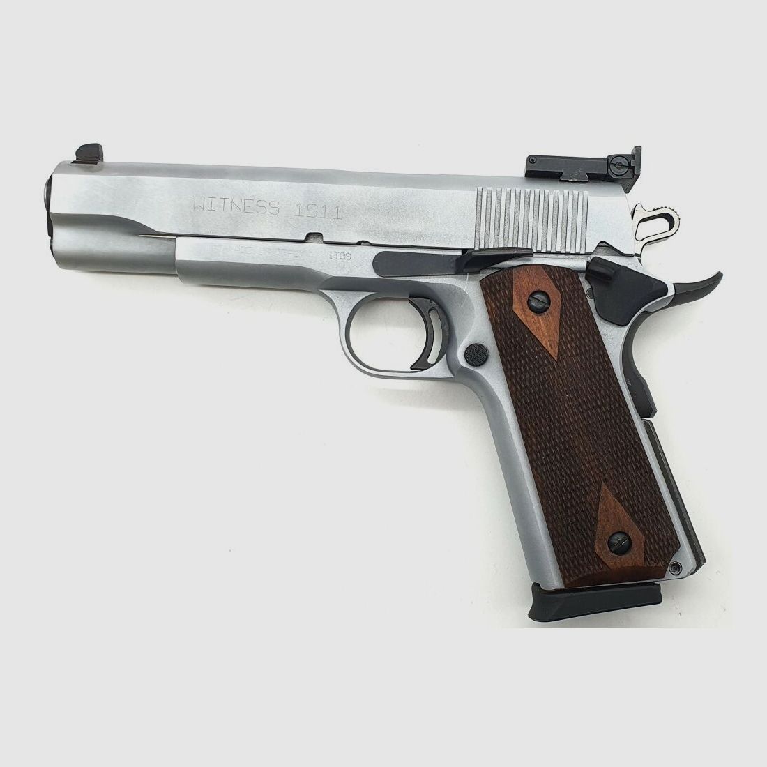 Tangfoglio Witness 1911, used with spare magazine
