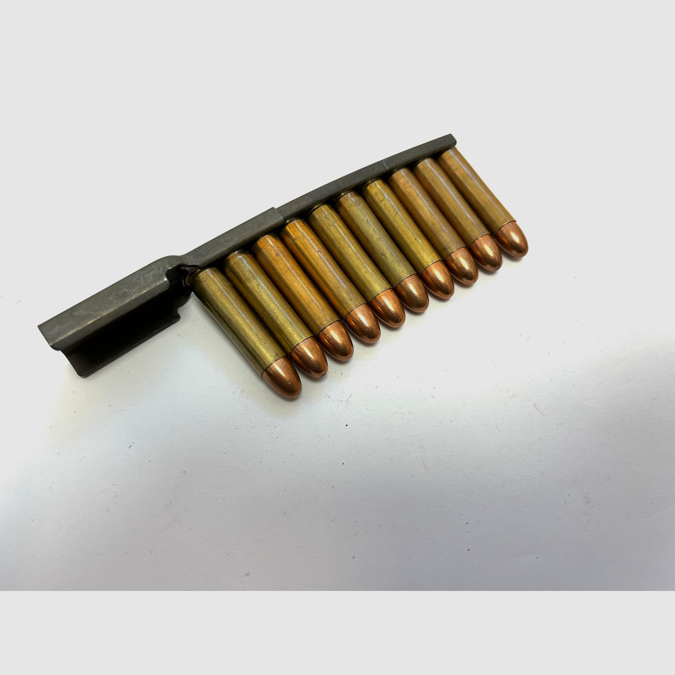 ••• US M1 .30 Carbine Ladestreifen mit Ladehilfe + 10 Stk. .30 Carbine Dekopatronen •••