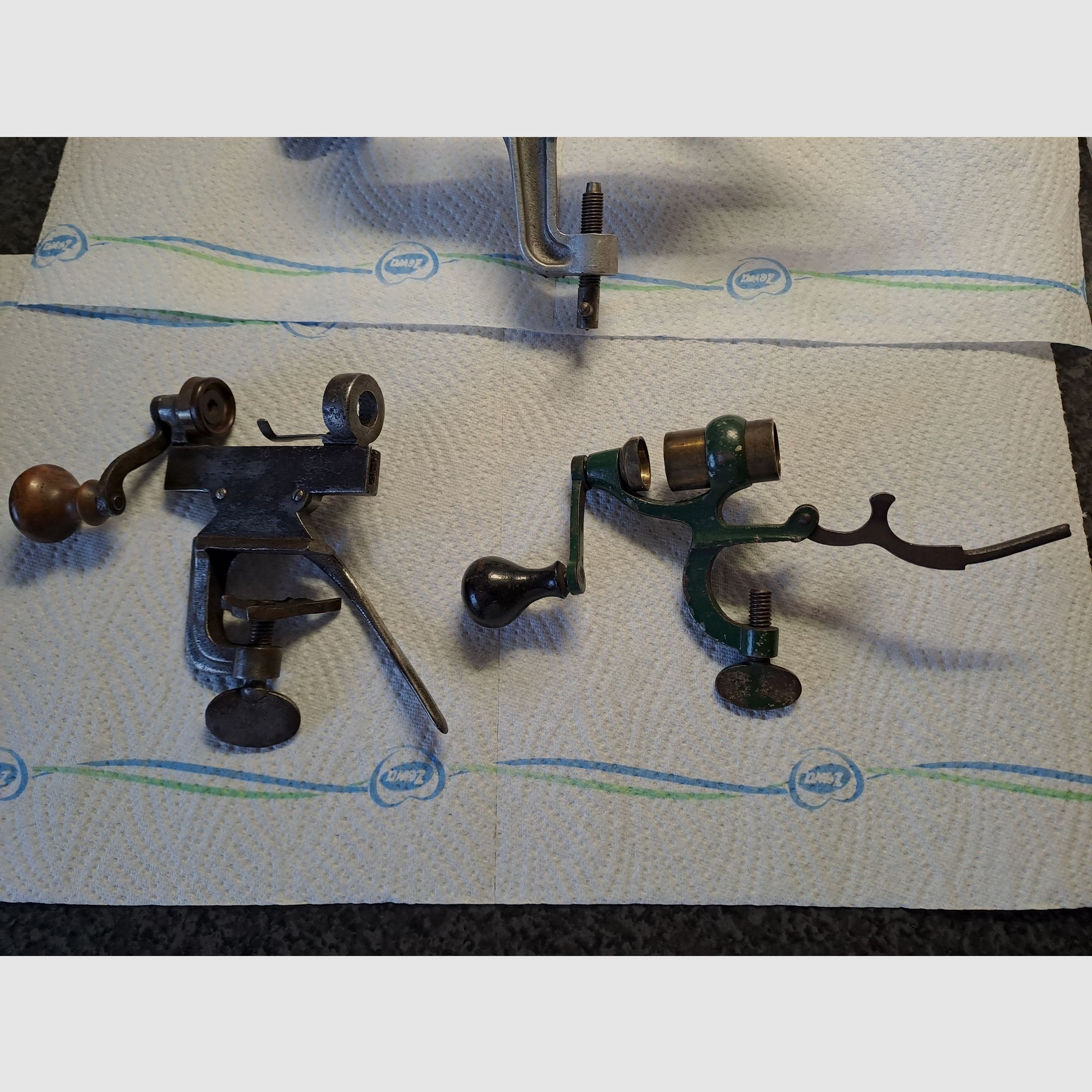 Caricatori di munizioni antiche e accessori