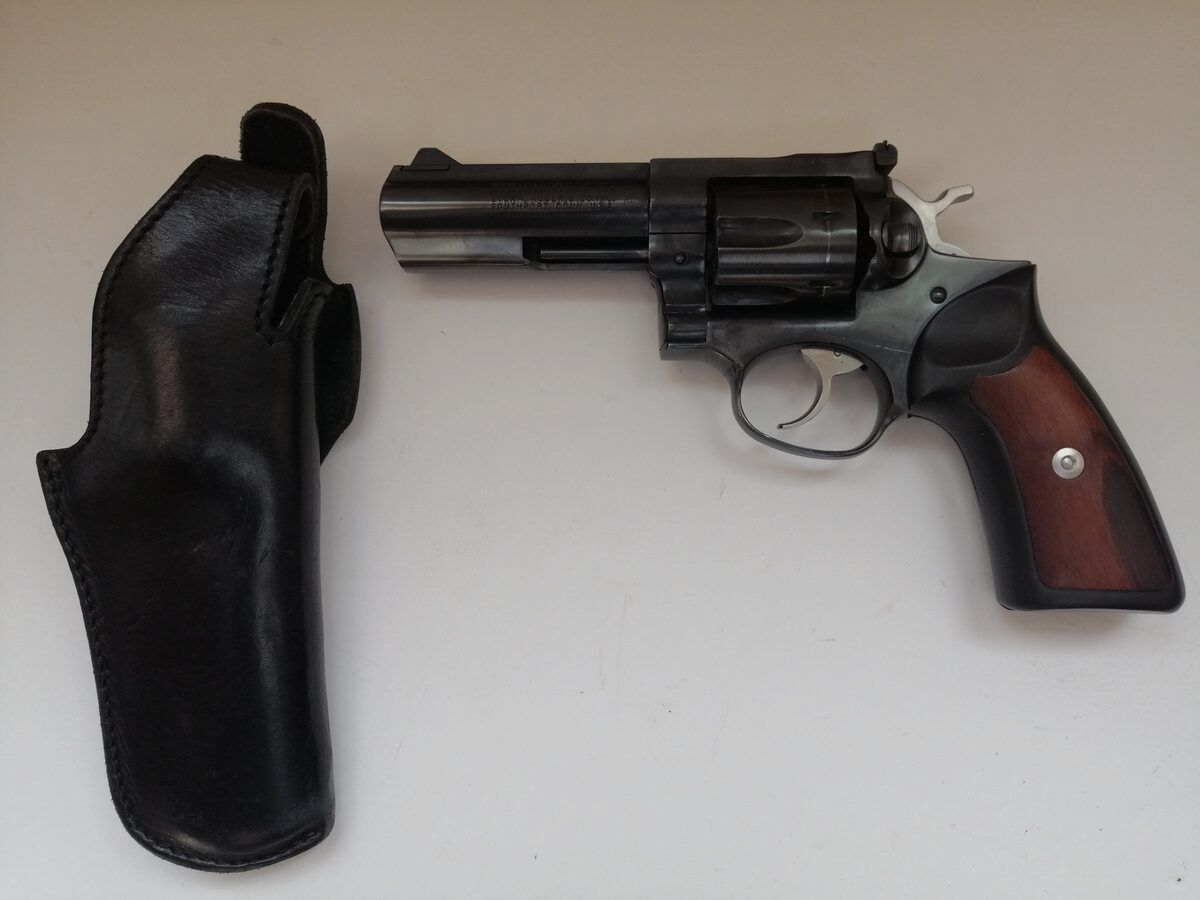Mooie Ruger GP 100 – loop 4 inch – 357Magnum – Ruger hoes – TBE, afbeelding 2 van 11