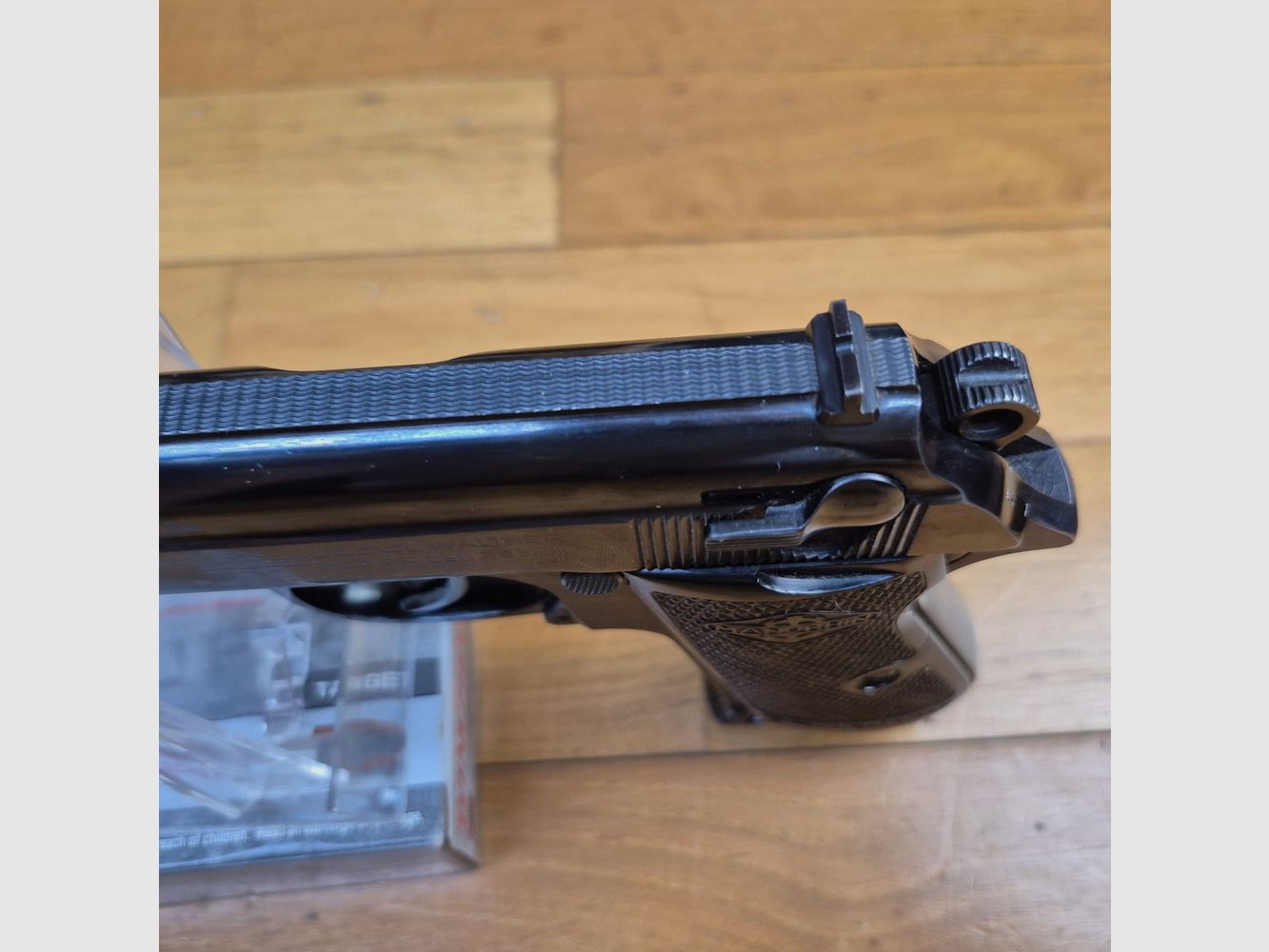 Sehr schöner Walther PP von Manurhin unter exklusiver Lizenz von Walther – Kal. 7,65mm – 2 Originalmagazine – Sammlerstück in Originalbox mit Anleitung, Zielscheibe und Reinigungsset – Seltenes Exemplar von 1954! – Perfekte Mechanik – Neuer Spiegel-Lauf – Zustand nahezu neu – TBE++, Bild 19 von 28