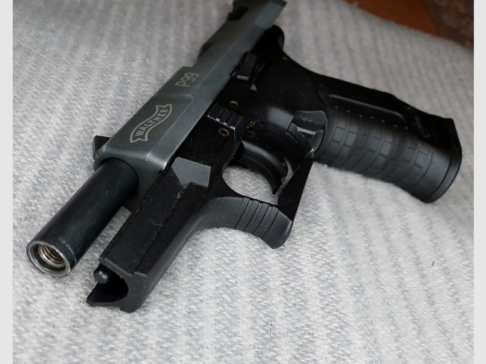 Walther P99 Schreckschuss Pistole 9mm P.A.K. (PTB 762) mit Multiabschussbecher