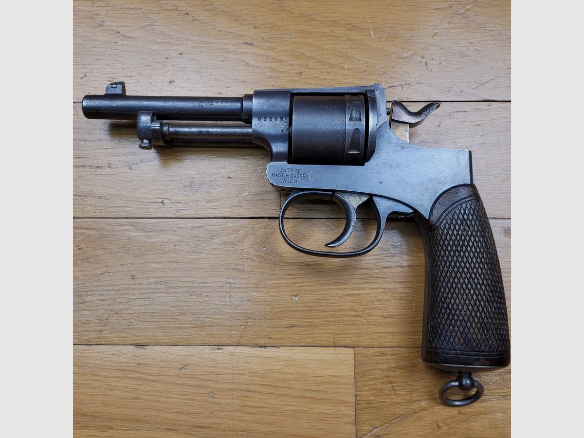 Schöner Revolver Rast & Gasser Mod 1898 – Kaliber 8 mm Gasser – Reglementär – 8-Schuss Trommel – eine der letzten Fabrikationen während des Ersten Weltkriegs – Chrom-Mobylène-Stahl – guter Originalbrünierung – Exzellente Mechanik – Top-Indexierung und Spiel – TBE+, Bild 2 von 19