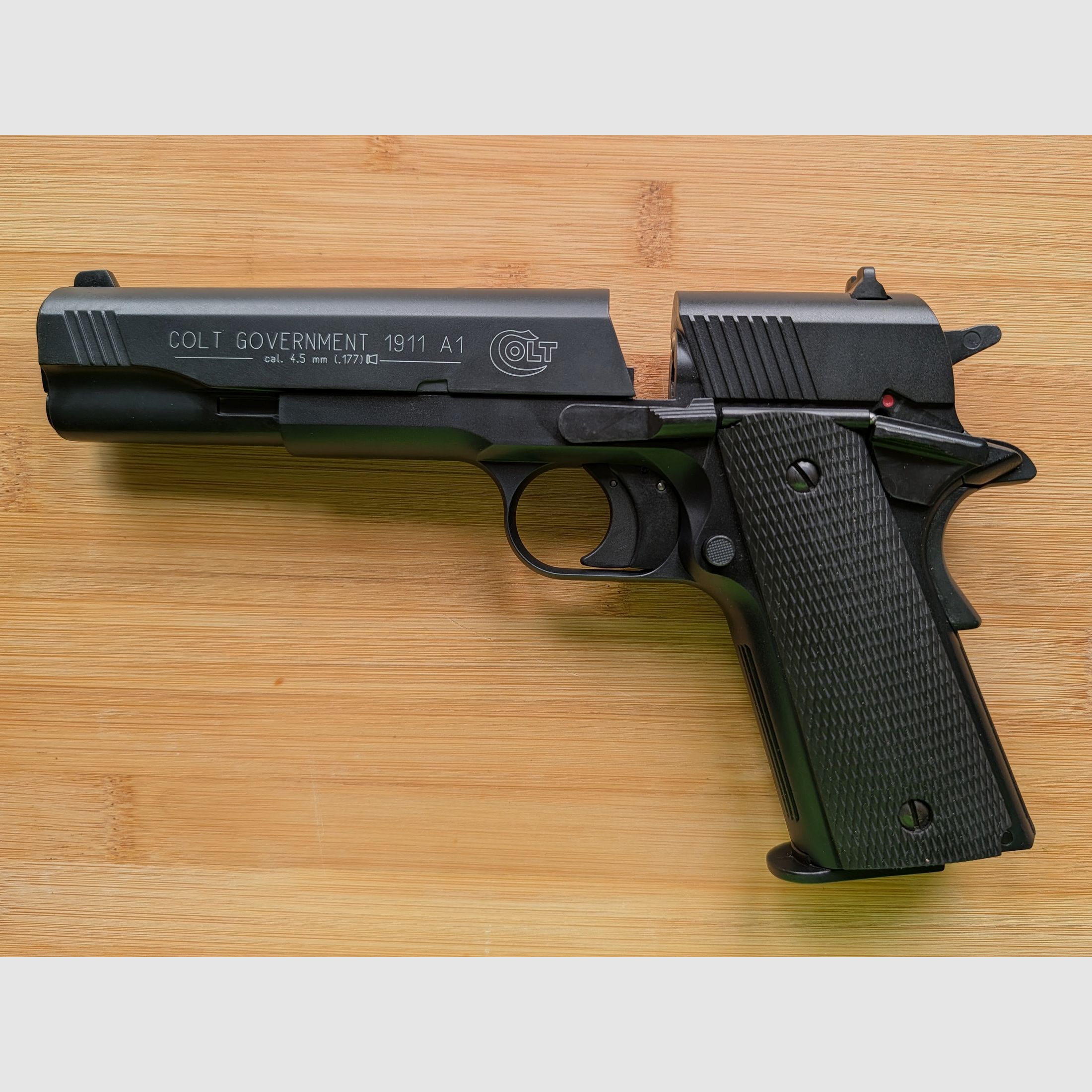Colt Government 1911 A1 4,5 mm (.177) Diabolo, CO₂, < 4,0 J
