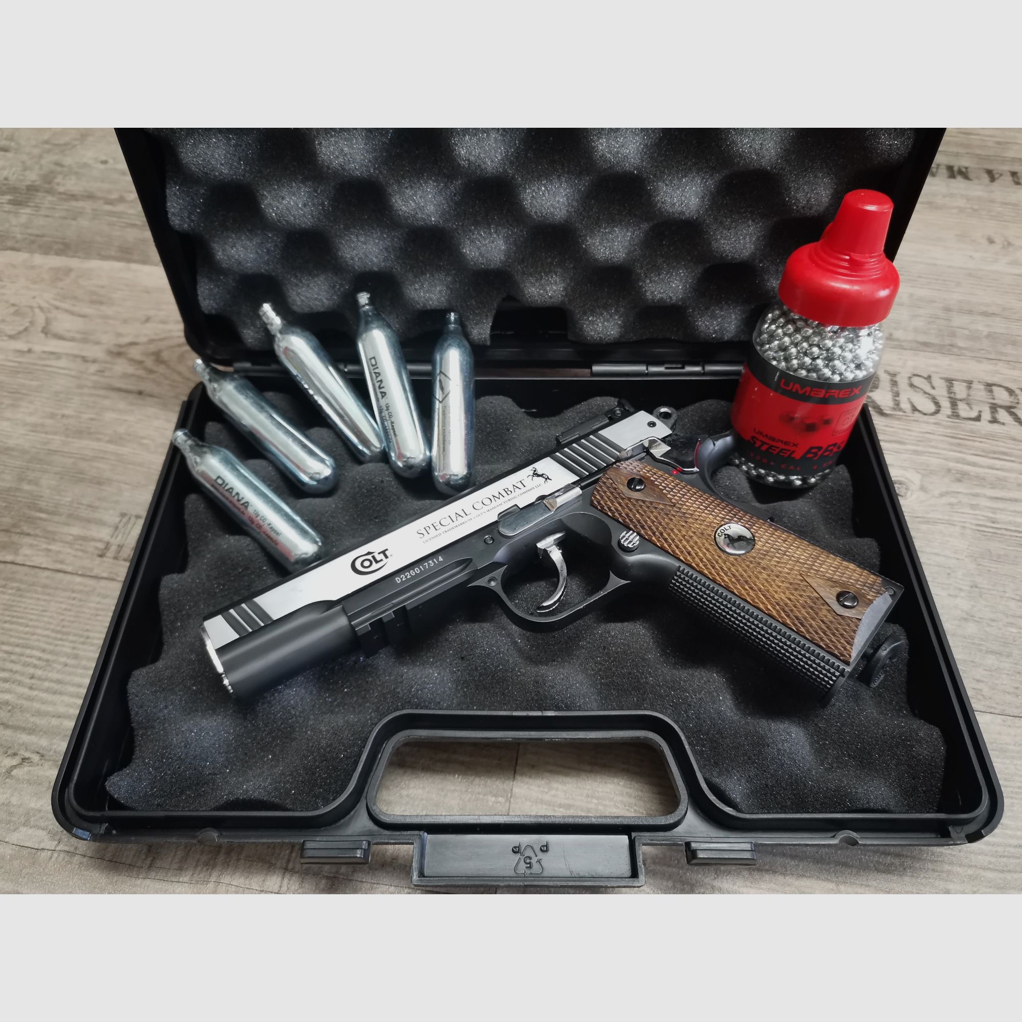 Colt Special Combat Classic CO2 4,5mm BB de acero VOLLMETALL en SET