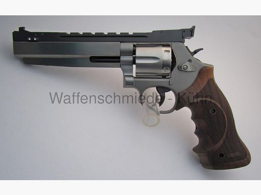 Smith & Wesson	 686