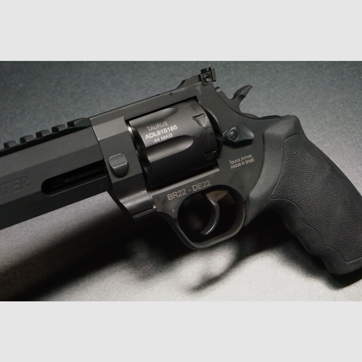 Taurus Raging Hunter 44 Mag 8″, Bild 4 von 5