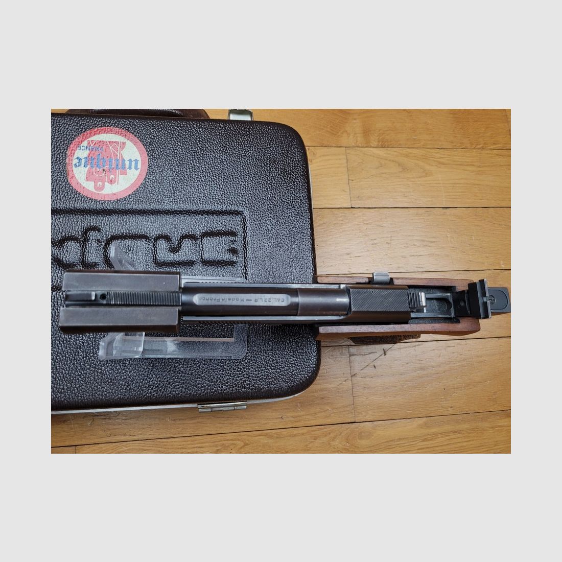 Sehr guter Unique Modell DES 69 – Kaliber 22LR – mit seinem Gegengewicht – Zwei Magazine und seinem Transportkoffer – Große Präzision – Unverwüstlich – Top Made in France! TBE, Bild 17 von 22