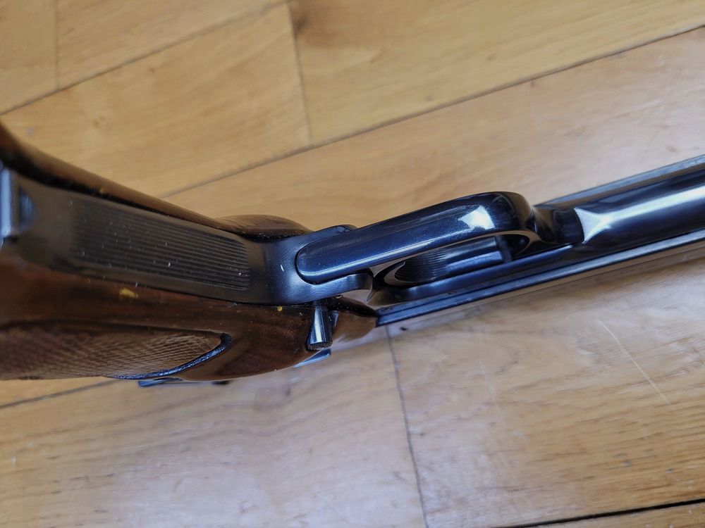 Superb Pistole Smith & Wesson Mod.41 – Kal.22LR – Ganz aus echtem Stahl – 100% Brünierung – Mechanik und Lauf erstklassig – 2 Smith Magazine – eine der niedrigsten Waffen, die je hergestellt wurden – TBE++, Bild 9 von 18