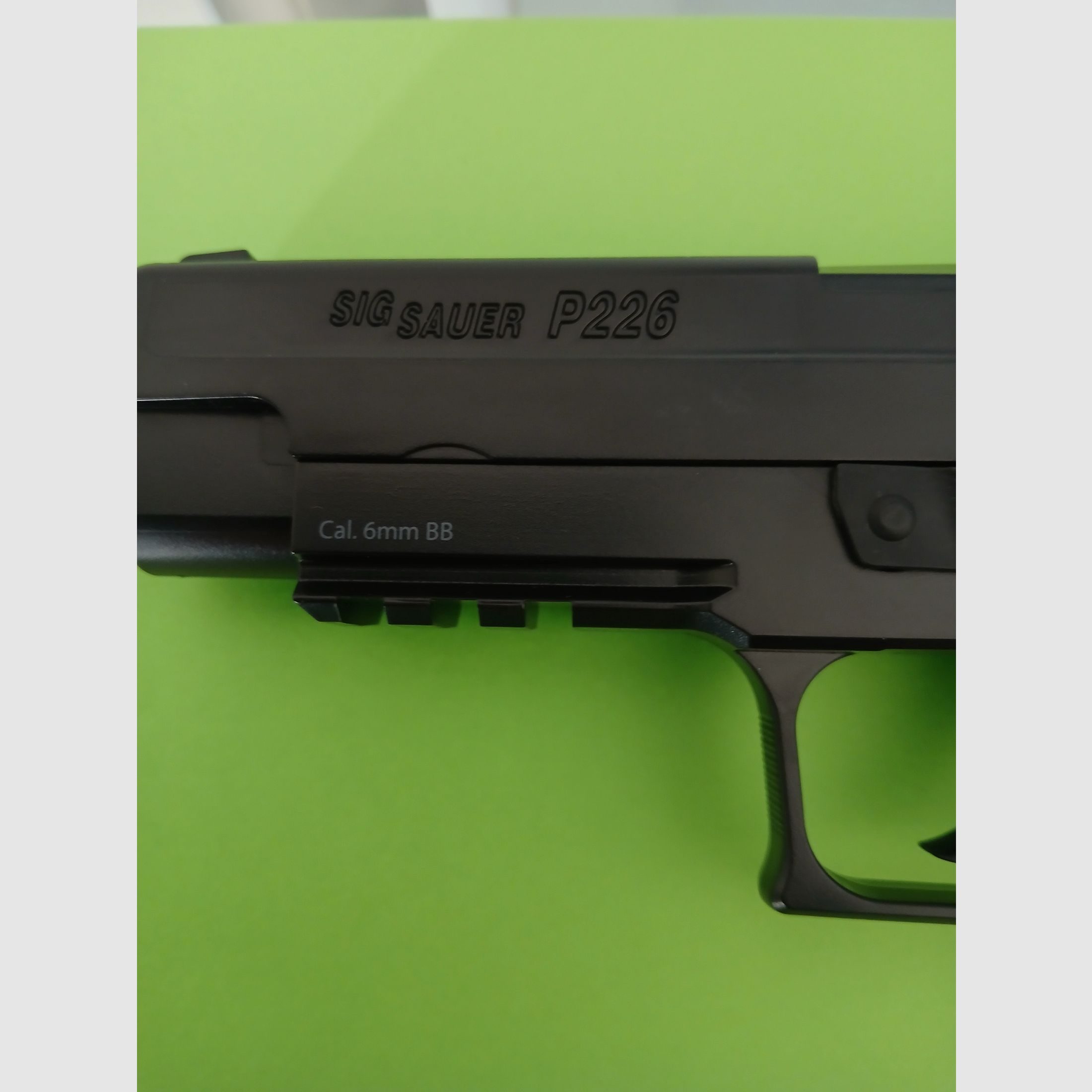 Neuwertige Softairpistole! Airsoftpistole von SIG SAUER mit Garantie! Luftpistole 