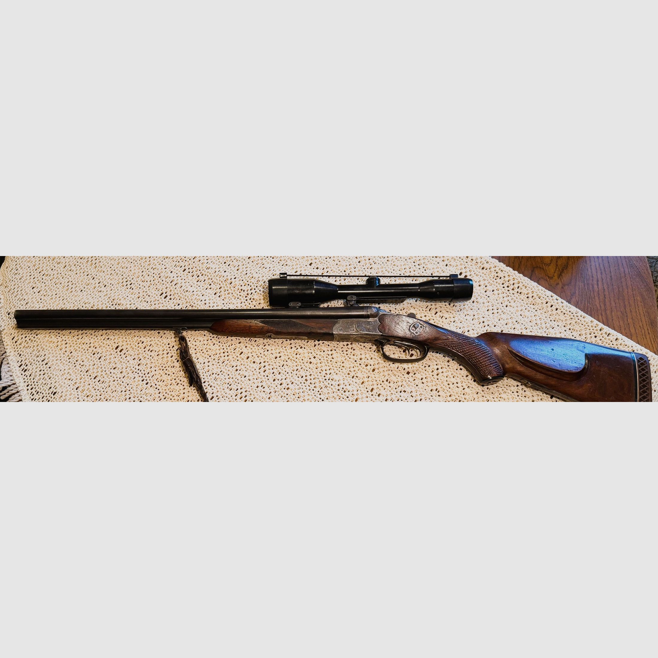 Sauer & Sohn Bohrung mit feinen Gravuren, 7x65R und 2x16, Rückstecher, Laufbündel 60cm, mit Krieghoff-Einstecklauf 44cm lang Kal. .22 Magnum, Schaftmagazin für 4 x 65R, Schaft 38,5cm,